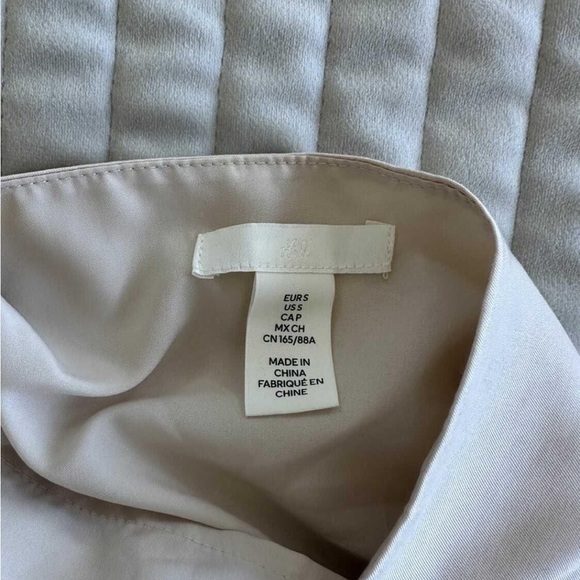 H&M halter top with chain detail - Picture 2 of 2